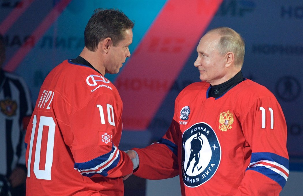 Ruský prezident Vladimir Putin a legendární hokejista Pavel Bure.