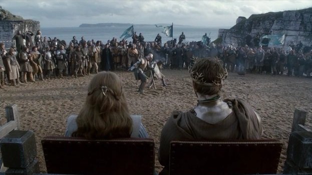 Vojenský tábor Renlyho Baratheona z druhé série se natáčel nedaleko mostu Carrick-a-red u Larrybane.
