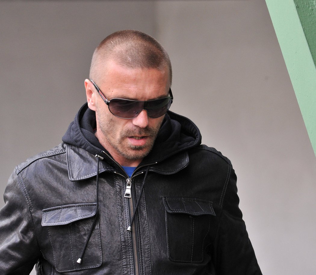 Tomáš Řepka zachycen na Strahově, kde si u disciplinární komise vyslechl trest za zvednutý prostředníček v Jablonci.