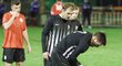 Slavný fotbalista Tomáš Řepka odkulhal z hrací plochy předčasně