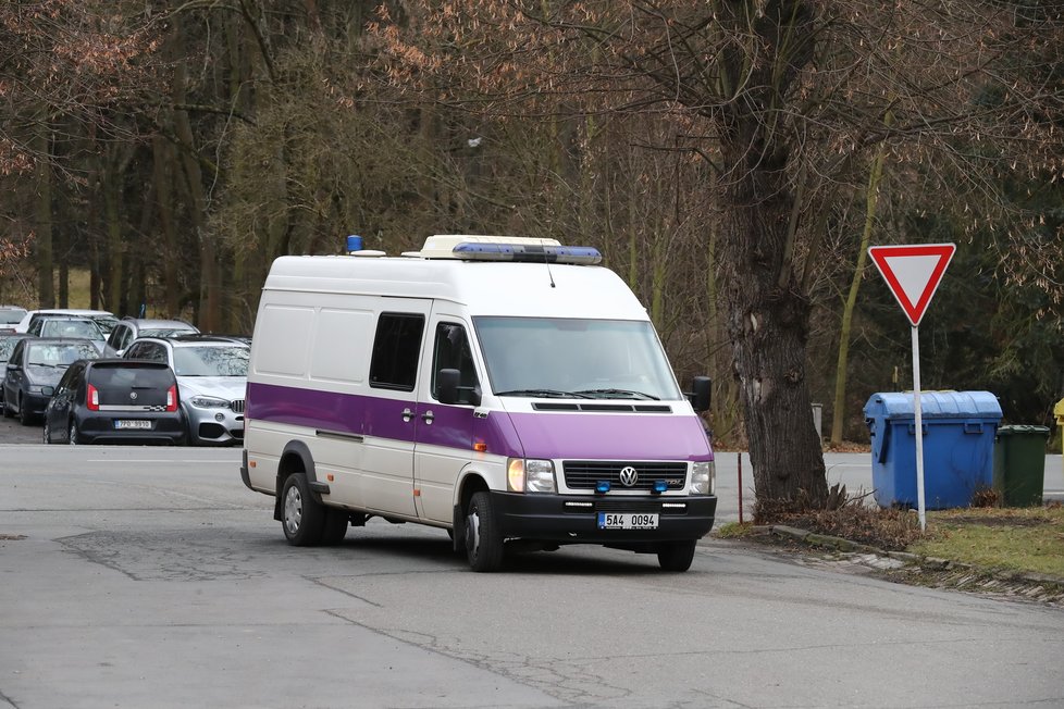 Řepku převezli z práce do věznice, kde dojde k propuštění na svobodu.