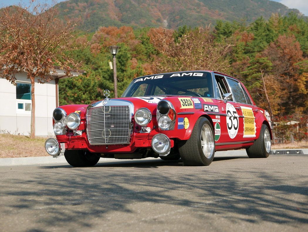 Replika Mercedes-Benz 300 SEL 6.8 AMG Red Pig