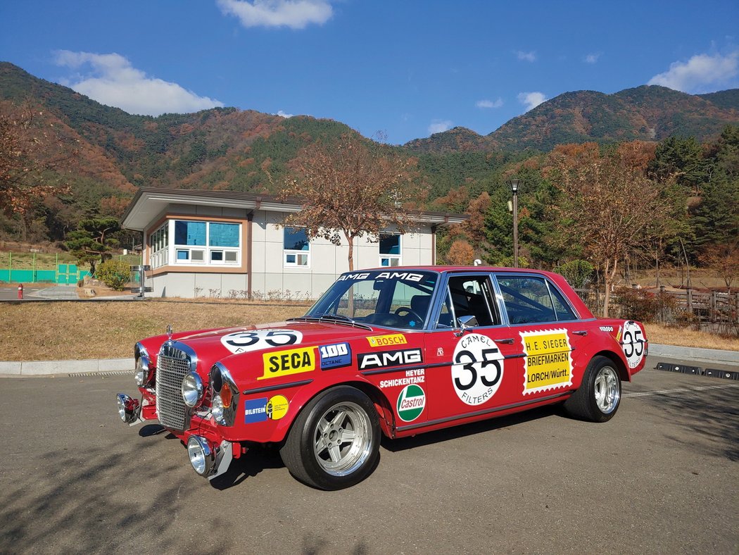 Replika Mercedes-Benz 300 SEL 6.8 AMG Red Pig