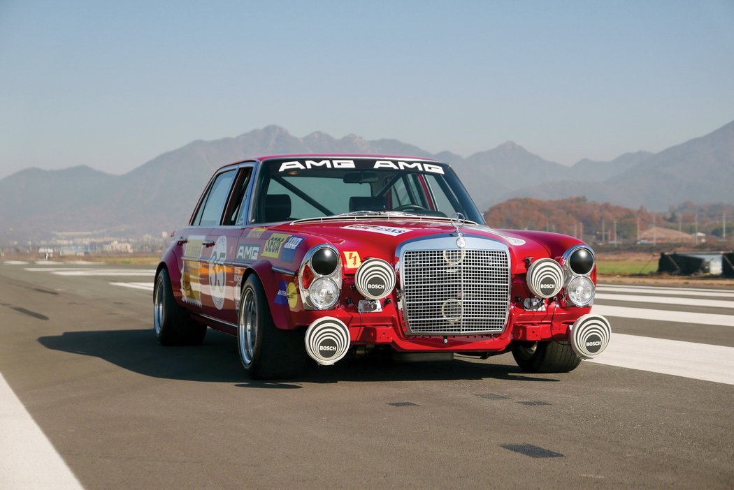 Replika Mercedes-Benz 300 SEL 6.8 AMG Red Pig