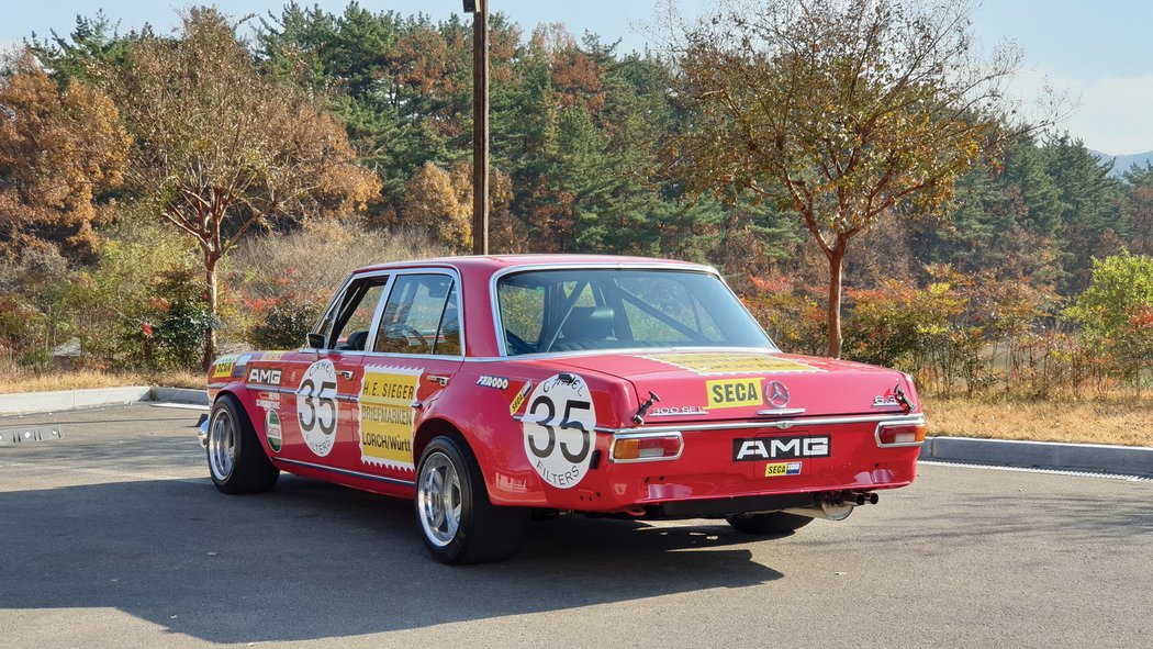 Replika Mercedes-Benz 300 SEL 6.8 AMG Red Pig