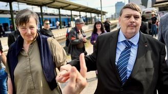 Sjezd v Brně ukázal, jak snadno se dají někteří lidé zmanipulovat k potlesku pro ruskou agitaci Sjezd v Brně ukázal, jak snadno se dají někteří lidé zmanipulovat k potlesku pro ruskou agitaci