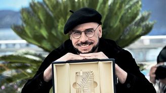 Filmový festival v Cannes letos ovládly silné emoce a debutující režisér John Travolta Filmový festival v Cannes letos ovládly silné emoce a debutující režisér John Travolta