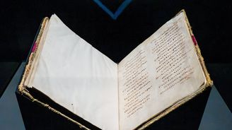 Spojení po sedmi stoletích: Z Hradu zmizel nejstarší rukopis v Česku, do Itálie jel v trojitých bednách Spojení po sedmi stoletích: Z Hradu zmizel nejstarší rukopis v Česku, do Itálie jel v trojitých bednách