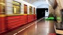 Většina přespávajících přichází a snaží se usnout ještě před ukončením provozu metra Většina přespávajících přichází a snaží se usnout ještě před ukončením provozu metra