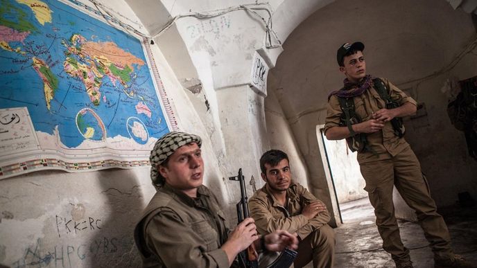 Kurdští bojovníci v Sindžáru
