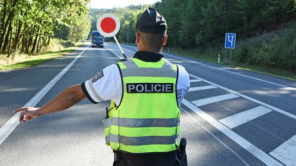 Páteční policejní akce v číslech: Tisíce přestupků, řidiči pod vlivem alkoholu i drog!