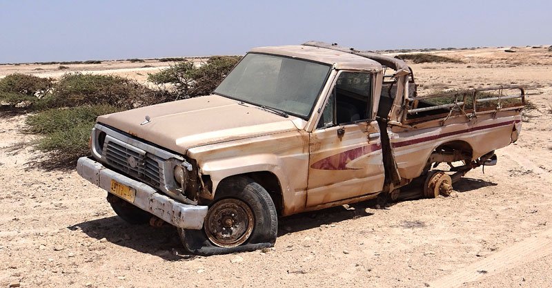S ekologickou likvidací si Ománci hlavu nelámou. Kde auto nabourá nebo doslouží, tam zůstane.