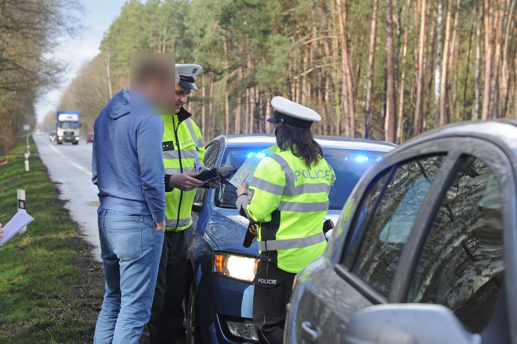 V případě, kdy řidič nesouhlasí se sankcí, mu policisté mohou ukázat záznam přestupku