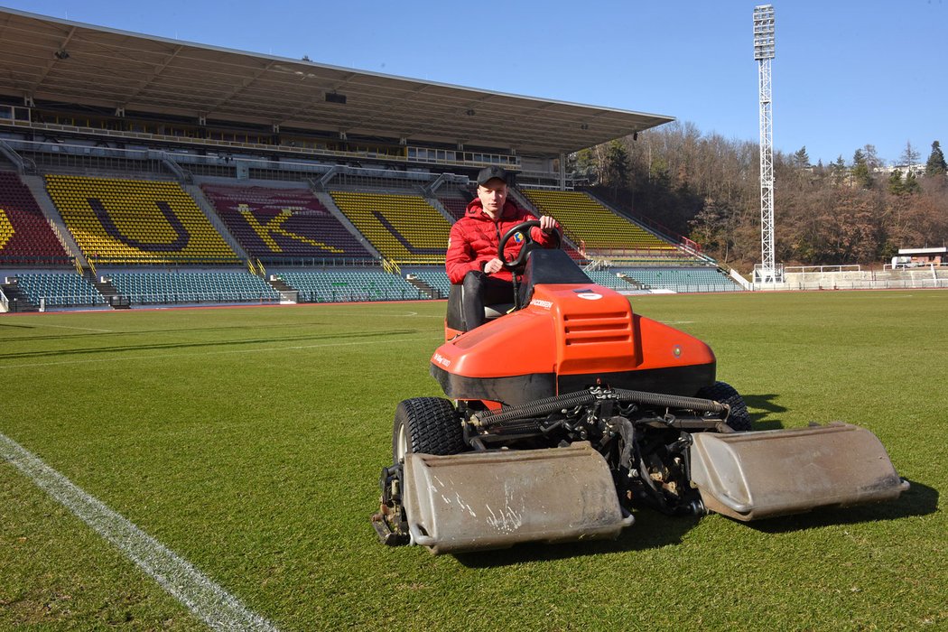 Jak se žije ligovému trávníkáři