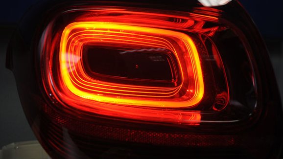 Současnost a budoucnost automobilového osvětlení: Na xenony zapomeňte!
