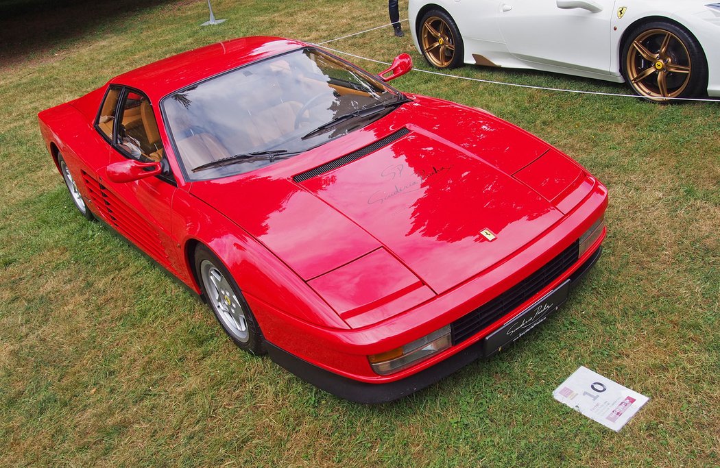 Ferrari Testarossa se poprvé uvedlo v roce 1984. S přibližně 10.000 prodanými kusy je jedním z obchodně nejúspěšnějších typů