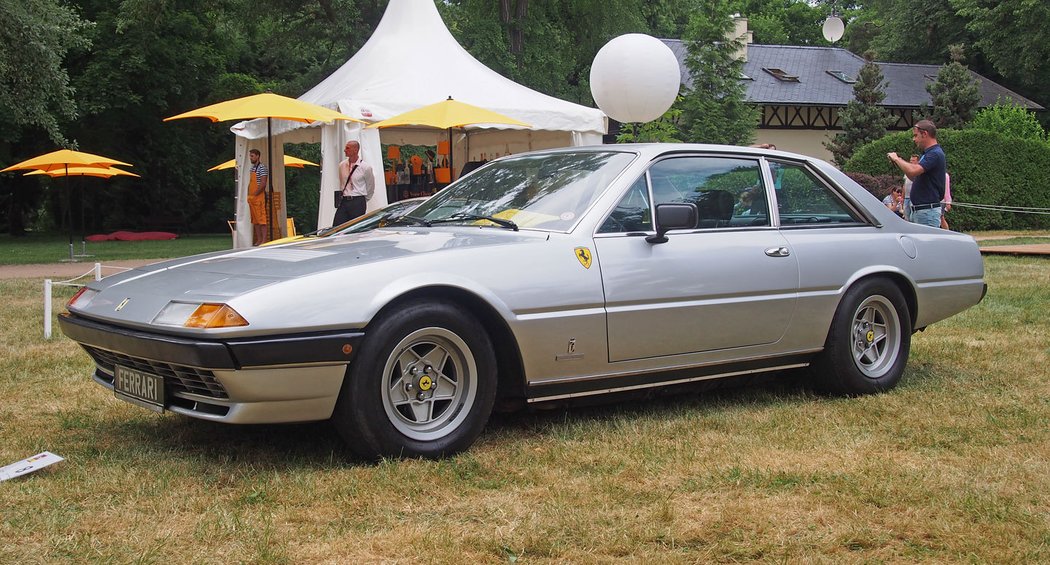 Ferrari řady 400 zastupovalo značku v prestižní třídě vozů GT. Šlo o protiváhu levněšjího Porsche 928 či Jaguaru XJS