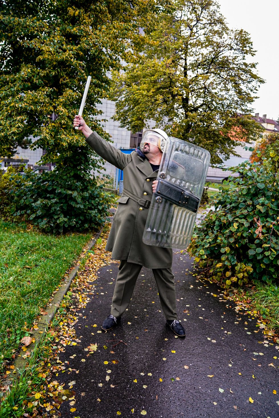 Starosta Řeporyjí Pavel Novotný (ODS) vyrazil na výslech k policii v uniformě pohotovostního pluku. (16. 10. 2019)