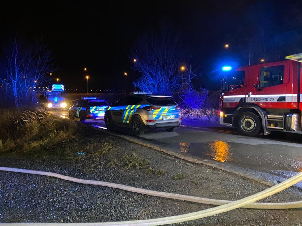 Požár ve skanzenu v Řeporyjích. Popelem lehlo několik domů.