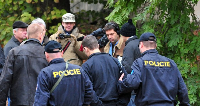 Policejní rekonstrukce přestřelky v pražských Řeporyjích