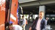 Obránce Michal Kadlec na pražském letišti po návratu z EURO ve Francii