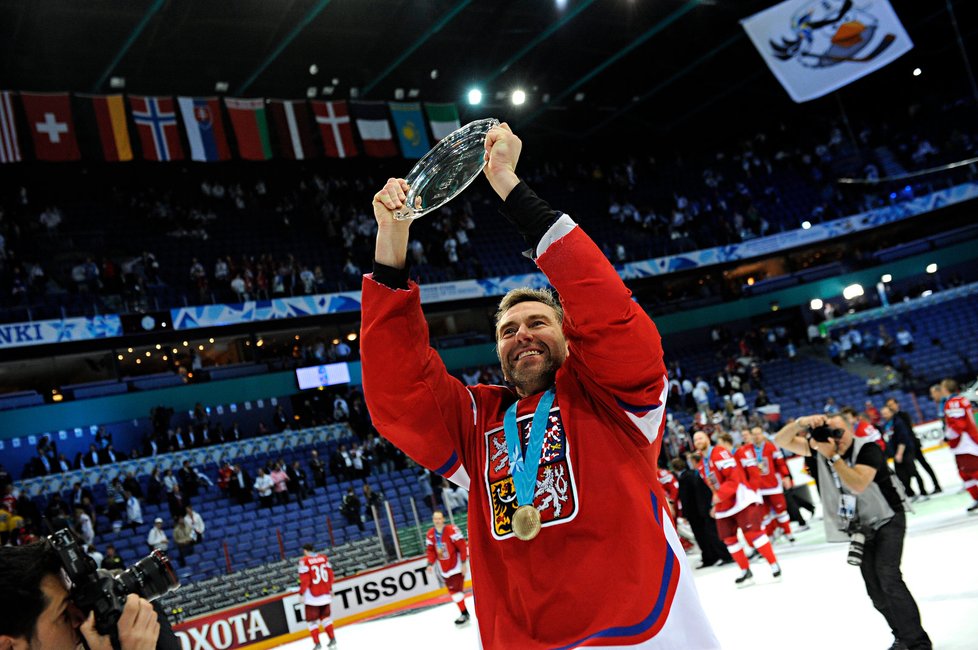 Petr Nedvěd se raduje ze třetího místa na hokejovém mistrovství světa