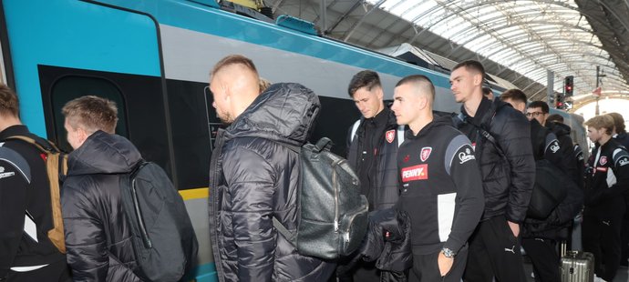 Reprezentanti vyrazili do Ostravy Pendolinem