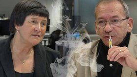 Senátor a milovník cigaret Jaroslav Kubera (ODS) v diskusi s odpůrkyní tabáku, lékařkou z Centra pro závislé Evou Králíkovou