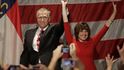 Republikán Thom Tillis (na snímku se svou ženou Susan) vybojoval senátorské křeslo za stát Severní Karolína. Republikán Thom Tillis (na snímku se svou ženou Susan) vybojoval senátorské křeslo za stát Severní Karolína.