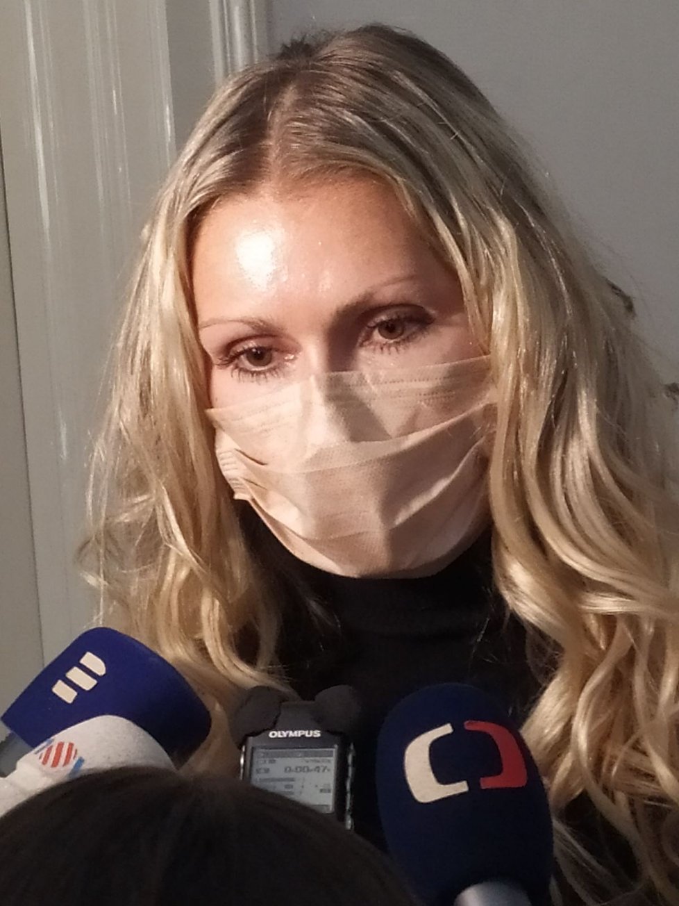 Jana Zimová ze společnosti Respilon ohlásila výrobu revolučních ústenek a respirátorů, které virus zachytí a usmrtí.