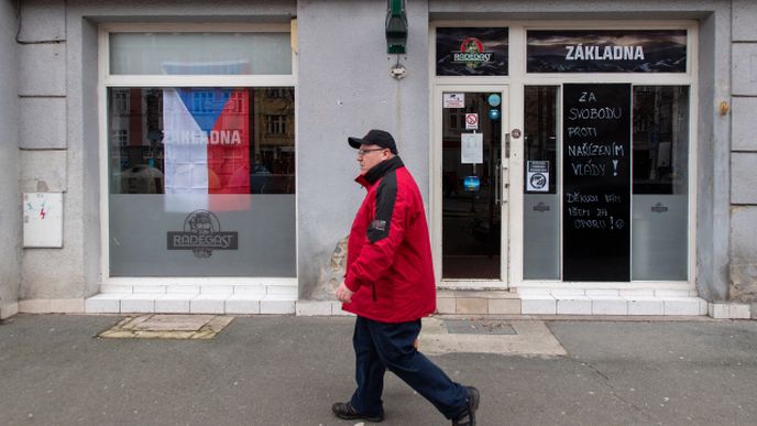 Uzavřená restaurace v Hradci Králové v době pandemie