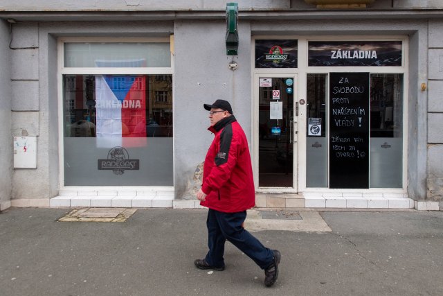 Uzavřená restaurace v Hradci Králové v době pandemie