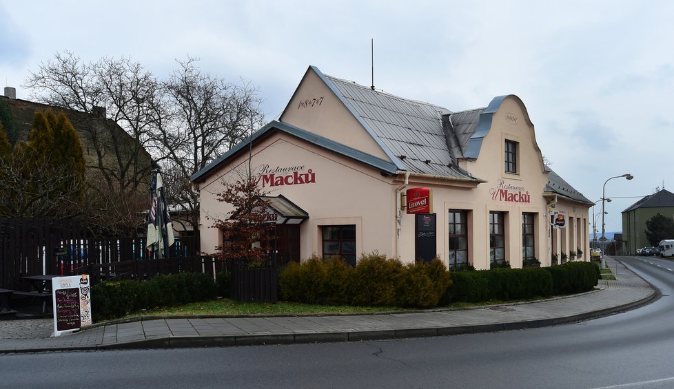 Restaurace U Macků na Svatém Kopečku u Olomouce se 23. ledna 2021 otevřela. Připojila se tak k protestní akci Otevřeme Česko pořádané iniciativou Chcípl PES.