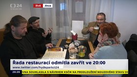 Pivovar Malý Janek v Jincích na Příbramsku. S jídlem a pitím nemusel nikdo spěchat, podnik zůstal otevřený i po 20:00.