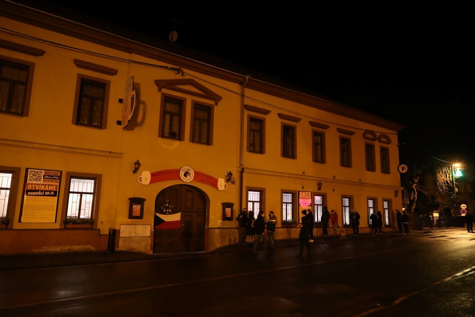 Hosté v jinecké restauraci nemuseli spěchat, podnik nezavřel.