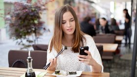 Něuvěřitelné! Restaurace vám dá slevu, když odložíte mobil!