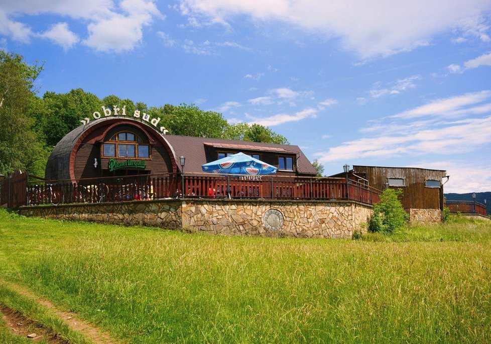 Nad Libverdou navštivte známou výletní restauraci Obří sud.