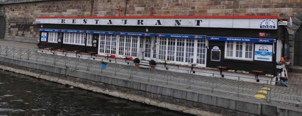 Malebnou restauraci Vltava na náplavce provozuje vnuk zakladatele Jana Soukupa.