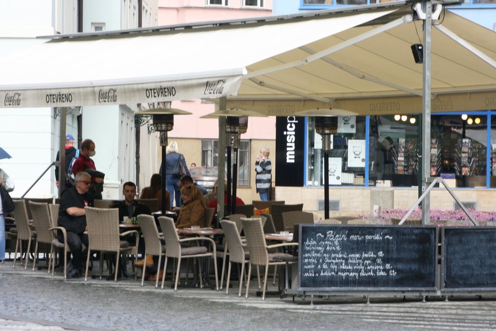 Nová pracovní skupina pod Magistrátem bude schvalovat podobu restauračních zahrádek