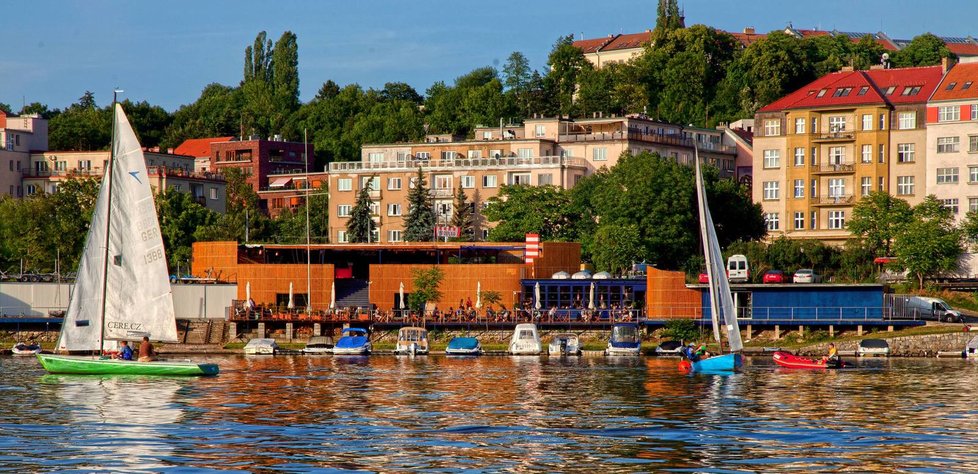 Restauraci Podolka nalezneme přímo na vltavském břehu