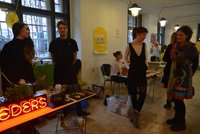 Z Pražanů se stali kuchaři: Amatéři na Restaurant day otevřeli své „podniky“