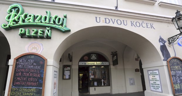 Minipivovar u Dvou koček se nachází ve stejnojmenné restauraci na Uhelném trhu, co by kamenem dohodil od Václavského náměstí.