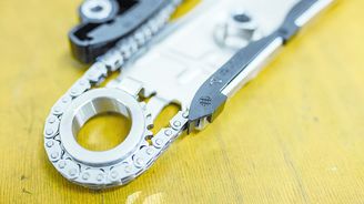 Moderní tříválce mívaly nejprve i rozvody máčené v olejové lázni, dnes už všechny takto řešené motory nahradil spolehlivější řetěz. Na obrázku řešení motoru 1.2 T-Gen3. Moderní tříválce mívaly nejprve i rozvody máčené v olejové lázni, dnes už všechny takto řešené motory nahradil spolehlivější řetěz. Na obrázku řešení motoru 1.2 T-Gen3.