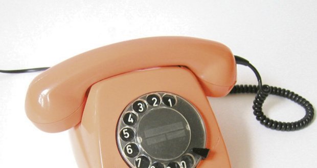 Víte, jak vypadal první telefon?