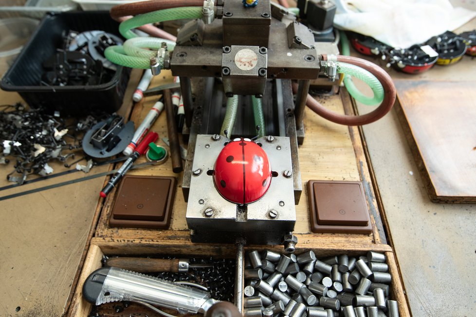 Jeden ze strojů, které se používají při výrobě berušky