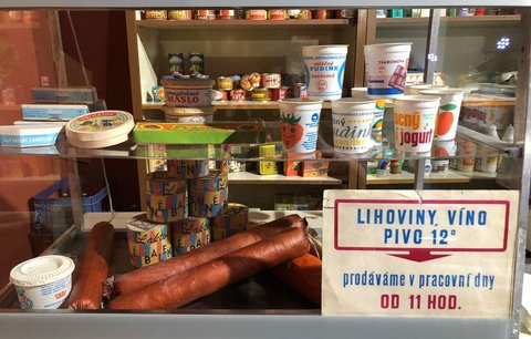 Doba céček, prázdných regálů a sektorového nábytku: Objevte nové Retro muzeum v Kotvě