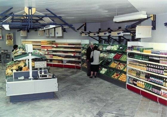 Takhle vypadal vůbec první supermarket v Československu Mana