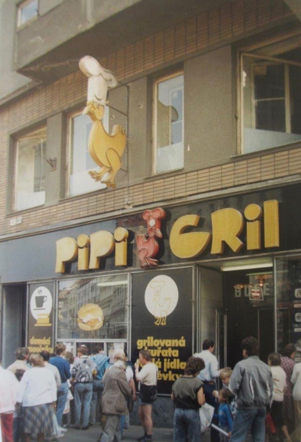 Legendární Pipi Gril stál naproti kinu Úderka na náměstí Svobody.