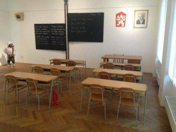 Děti se musely na základní škole učit ruštinu, učitelé je museli vést k poslušnosti k režimu