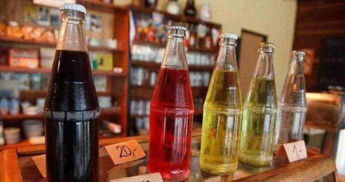 Kofola, coca-cola i malinovka jsou tu už od komunismu.